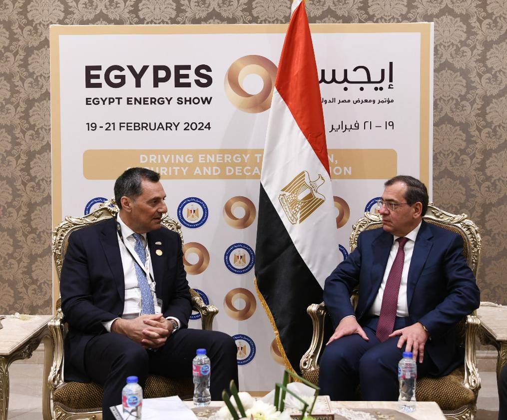 وزير البترول مع رئيس شركة انرجين العالمية