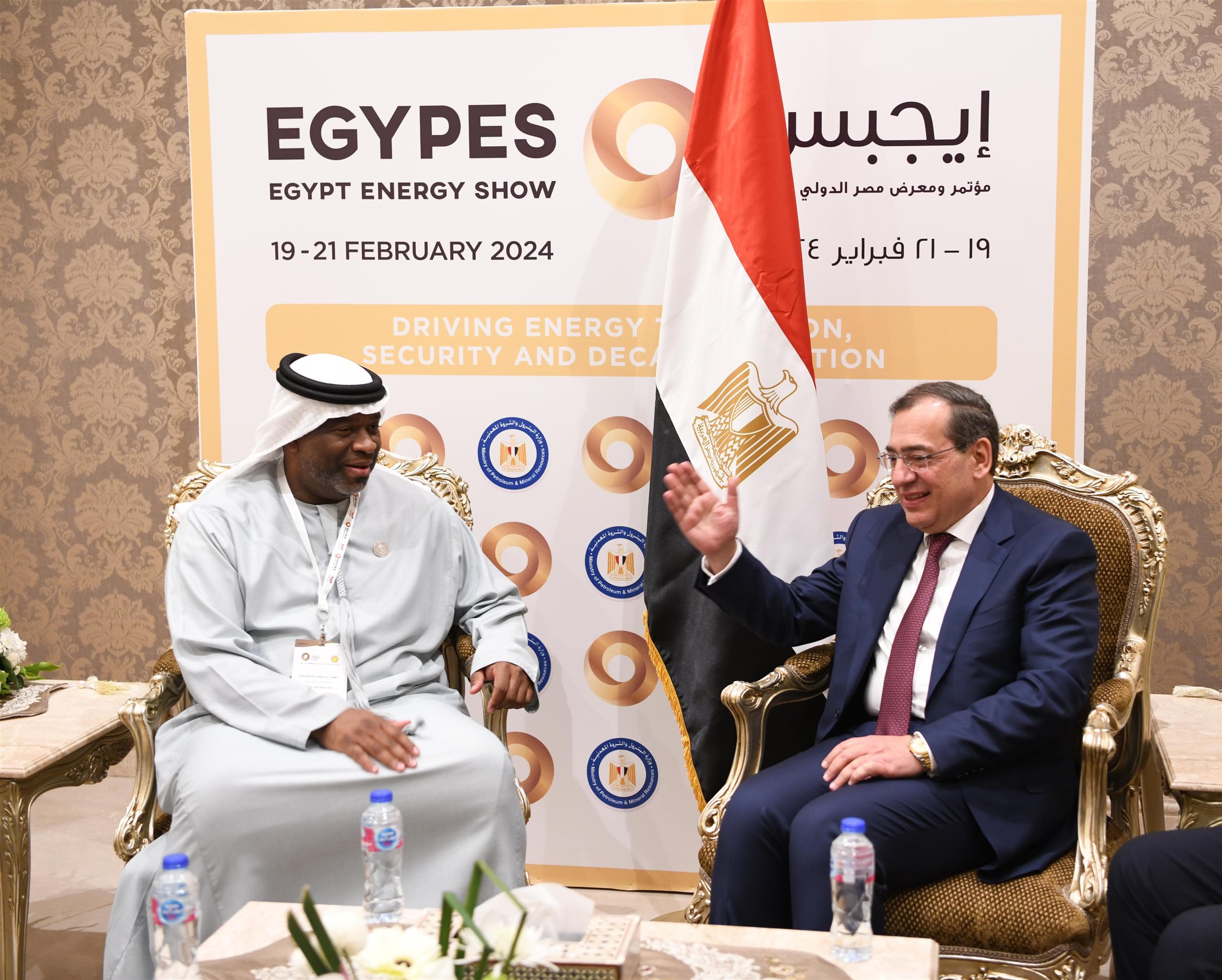وزير البترول مع رئيس شركة ادنوك للتوزيع