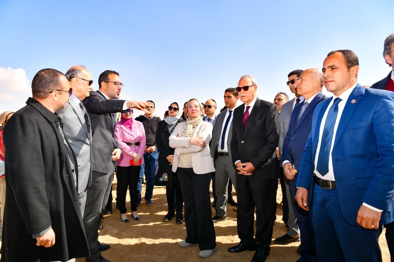 وزيرة البيئة تضع حجر أساس المدينة المتكاملة لمعالجة المخلفات