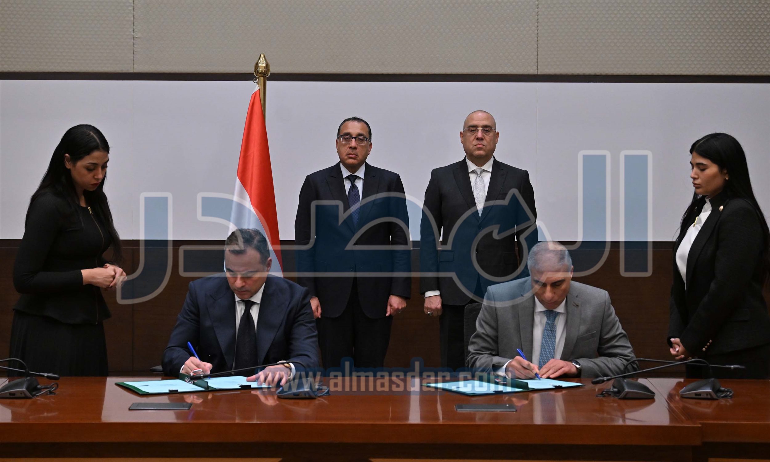 مدبولي يشهد توقيع عقد تخصيص قطعة أرض بحدائق الأندلس