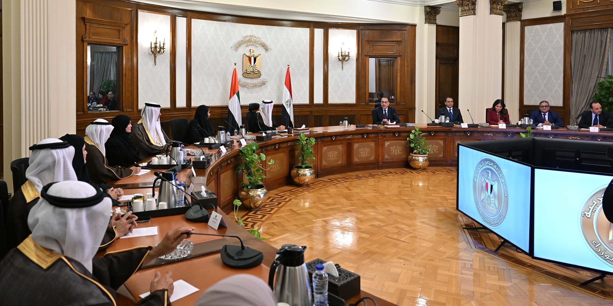 رئيس الوزراء مع رئيس المجلس الوطني الاتحادي الإماراتي