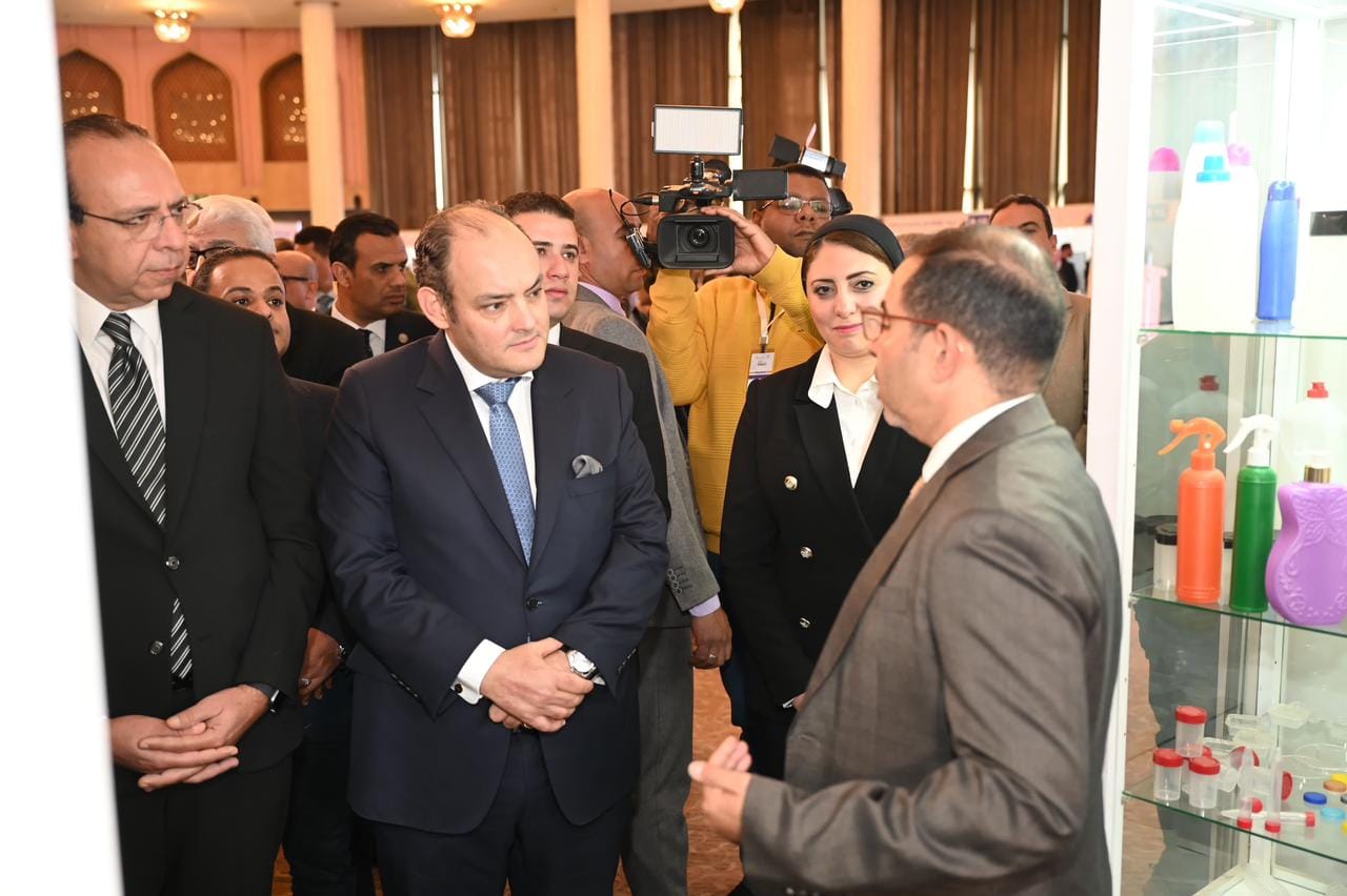 وزير التجارة يفتتح فعاليات معرض