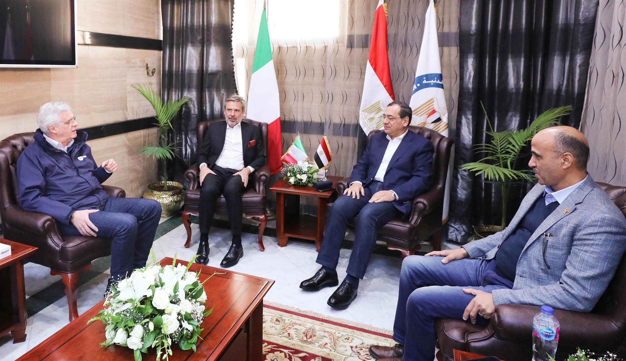 وزير البترول يستقبل السفير الايطالي من شركة تكنيب الإيطالية