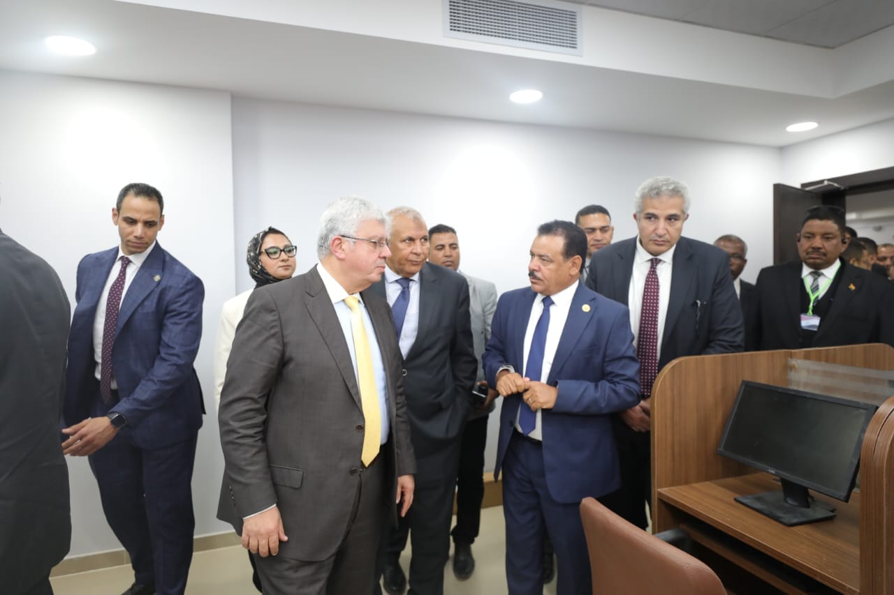 وزير التعليم العالي يفتتح عددًا من المشروعات التعليمية بجامعة الوادي