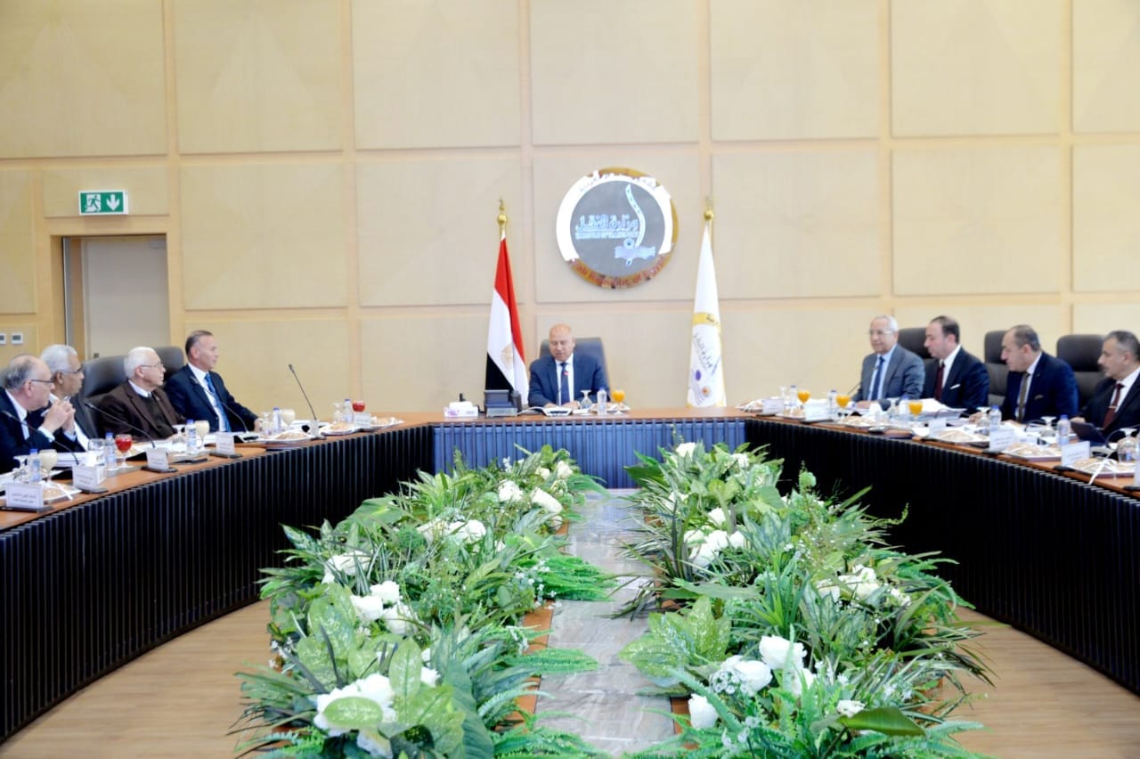 الوزير ترأس الجمعيات العامة للشركة القابضة للنقل البحري والبري
