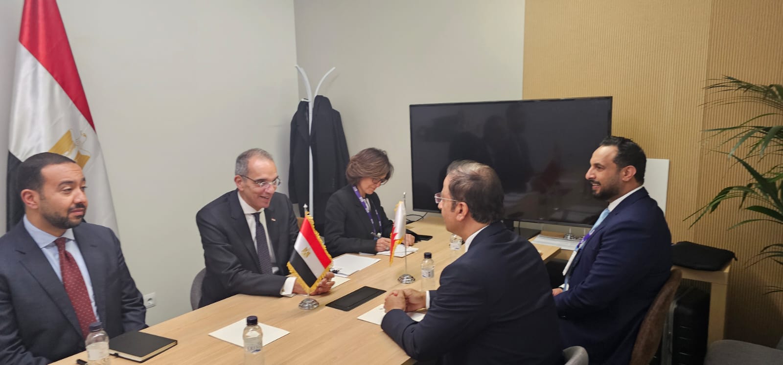 وزير الاتصالات يبحث مع وزير المواصلات بالبحرين التعاون فى مجالات التحول الرقمى