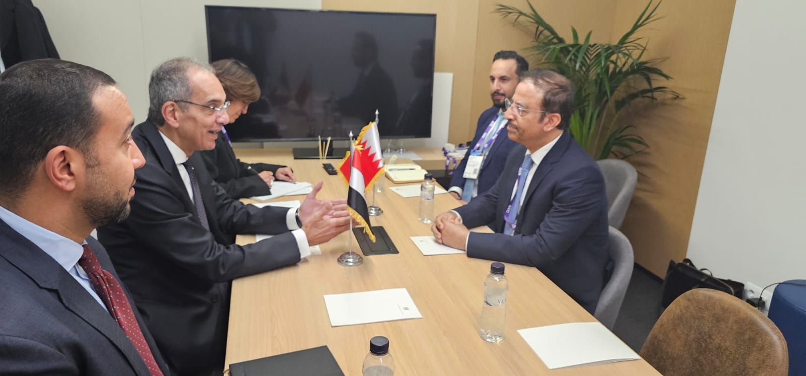وزير الاتصالات يبحث مع وزير المواصلات بالبحرين التعاون فى مجالات التحول الرقمى