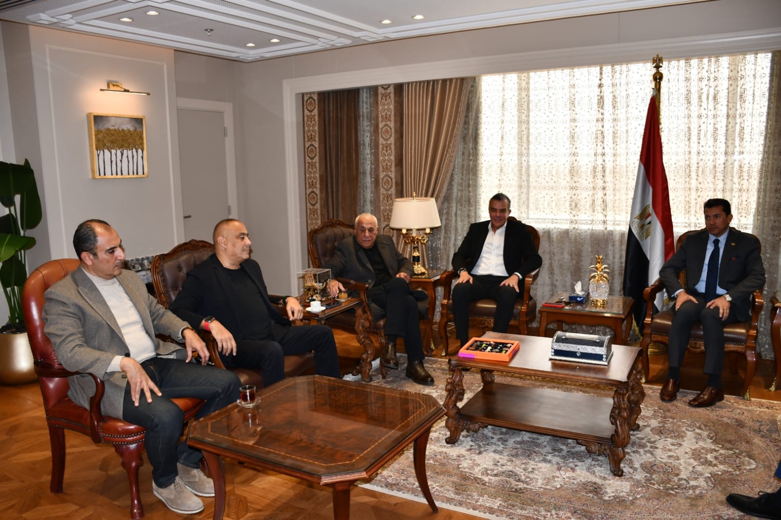 وزير الرياضة يلتقي رئيس الاتحاد المصري لكرة القدم