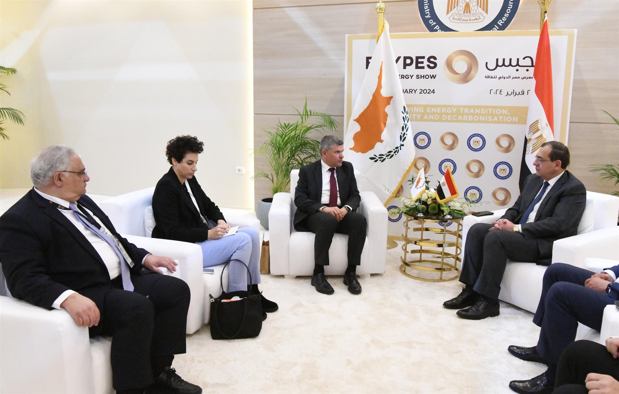 وزير البترول خلال المباحثات مع وزير الطاقة القبرصي