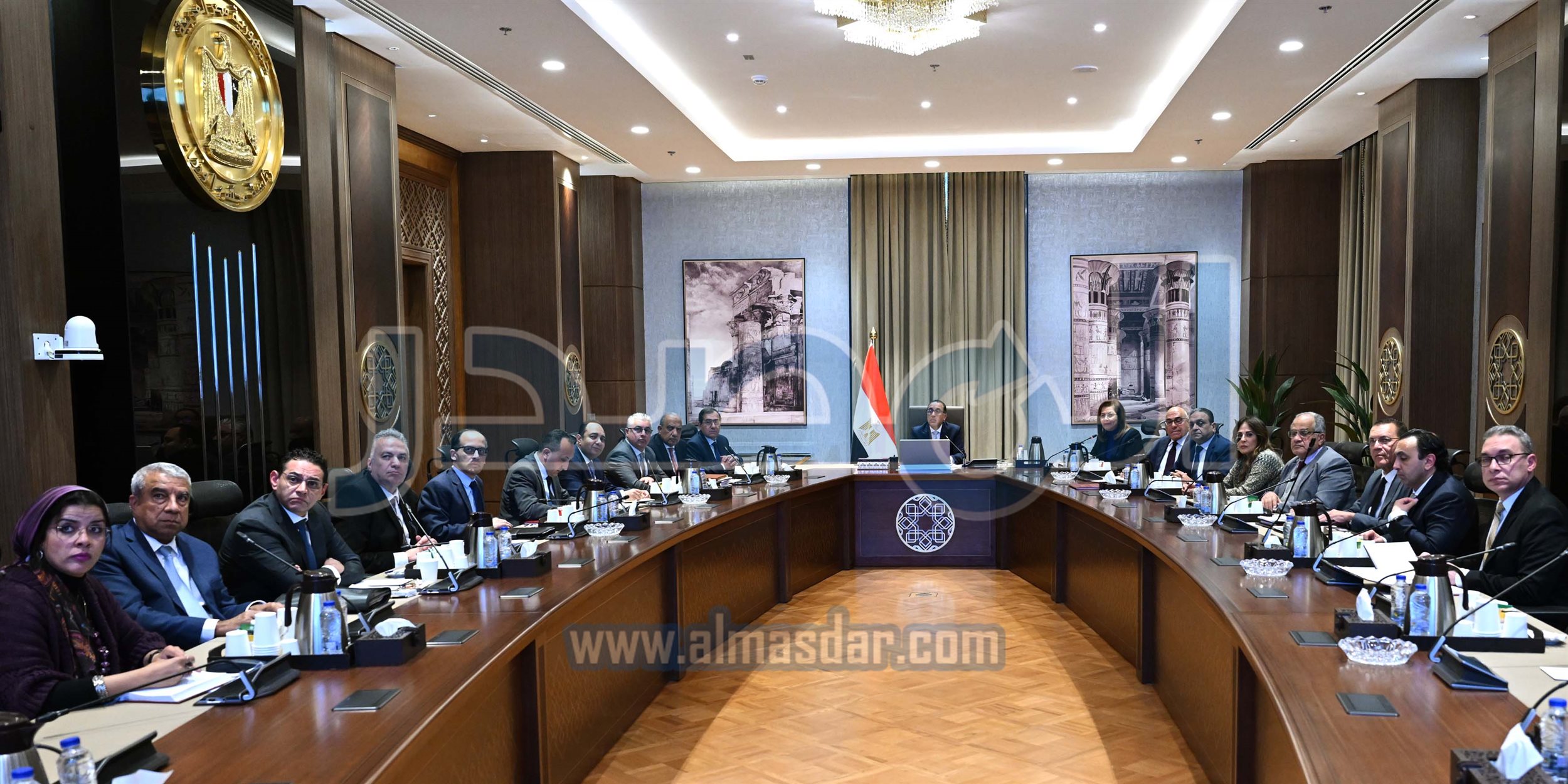 رئيس الوزراء في اجتماع مع شركة