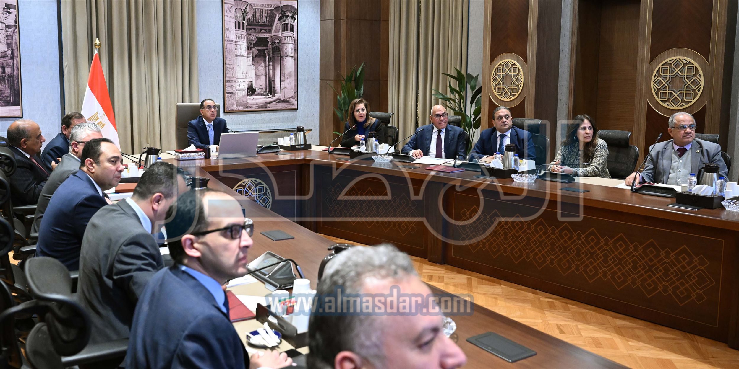 رئيس الوزراء في اجتماع مع شركة