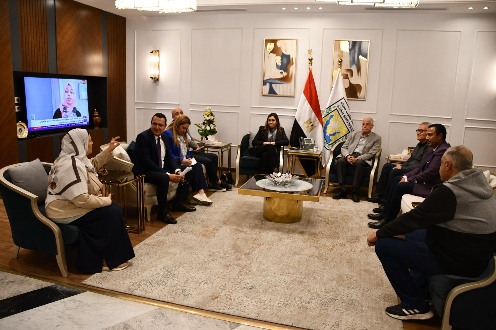 وزير المالية في اجتماع مع رئيس