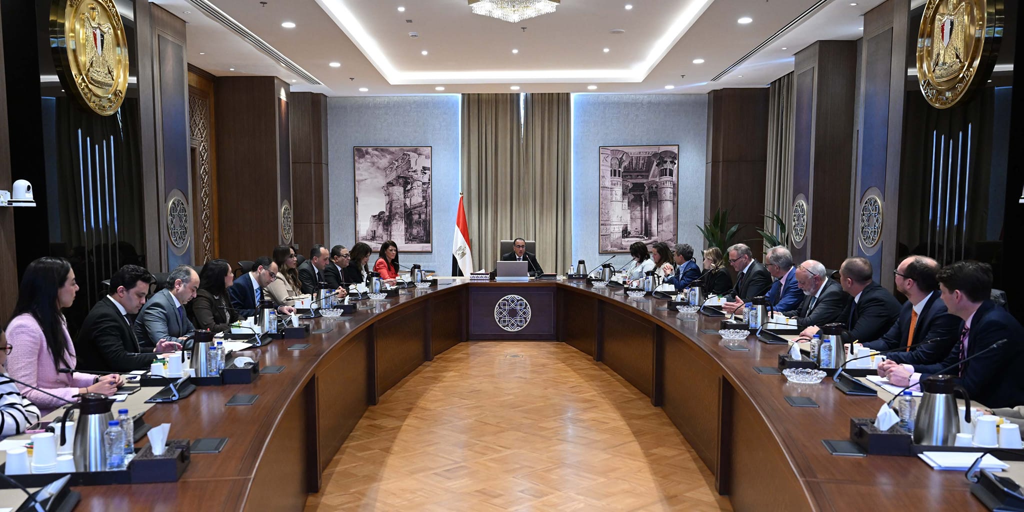 اجتماع رئيس الوزراء مع أعضاء مجلس إدارة البنك الأوروبي