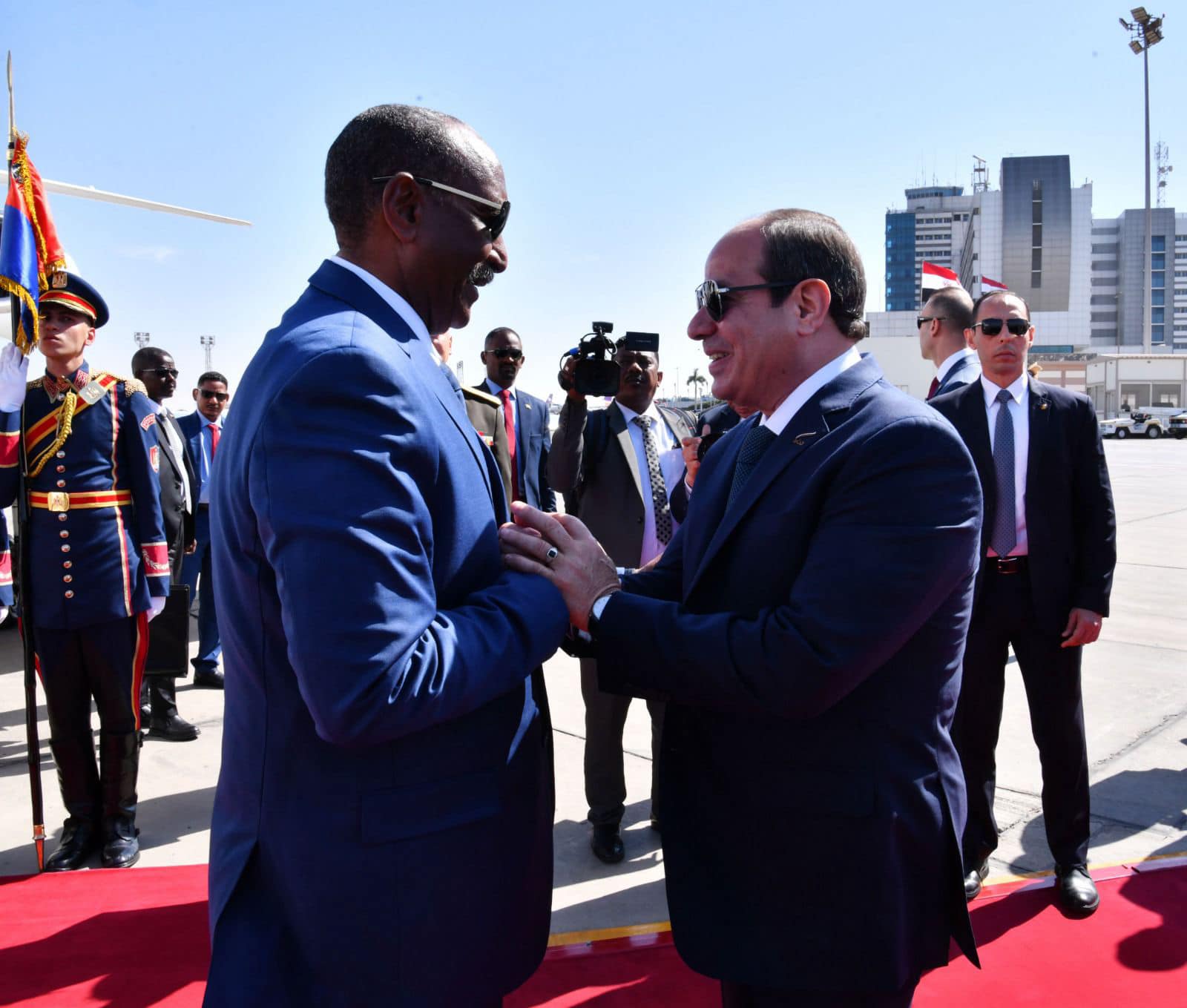 الرئيس السيسي يستقبل رئيس مجلس السيادة السوداني