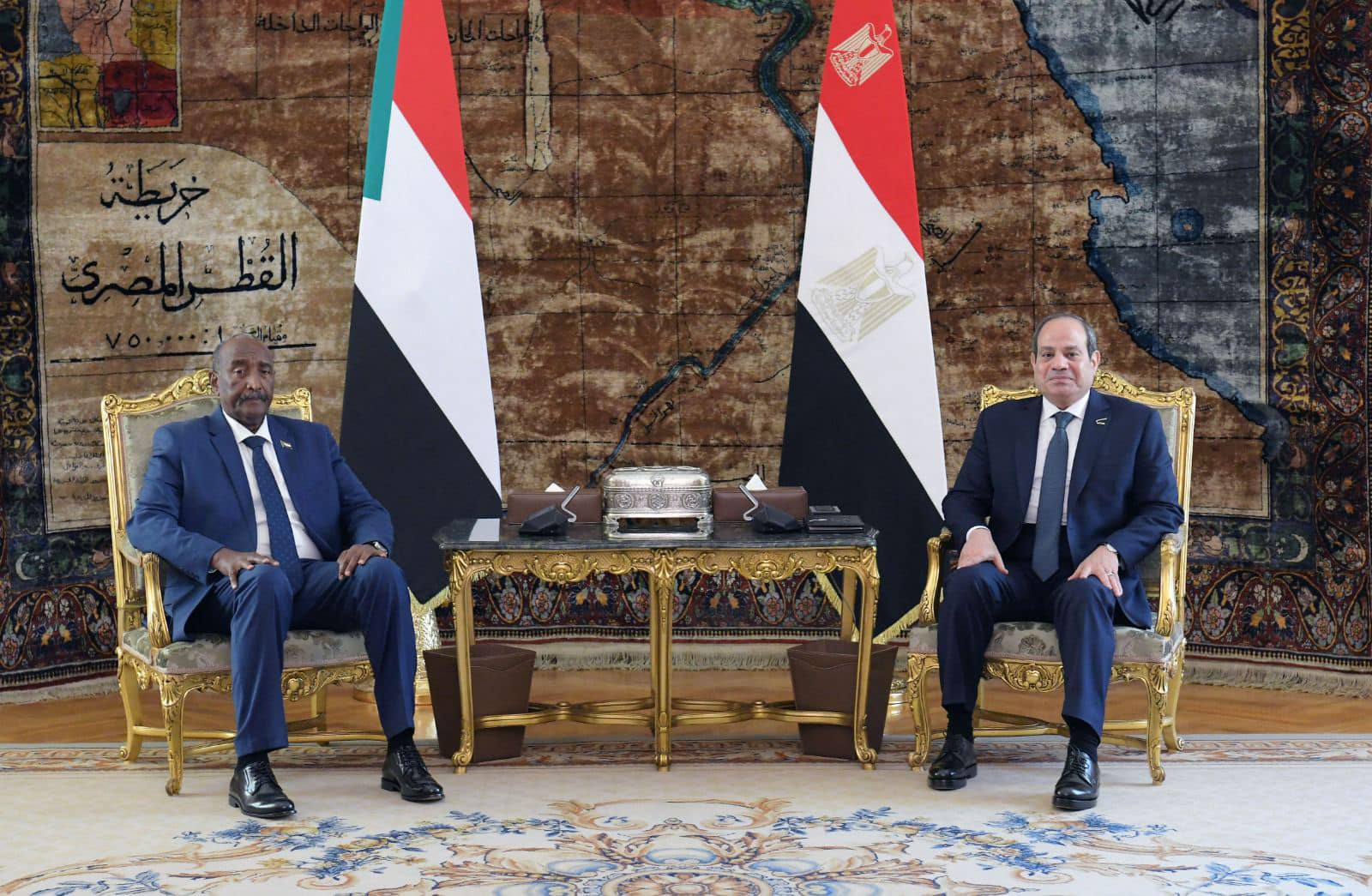 السيسي يستقبل رئيس مجلس السيادة الانتقالي السوداني