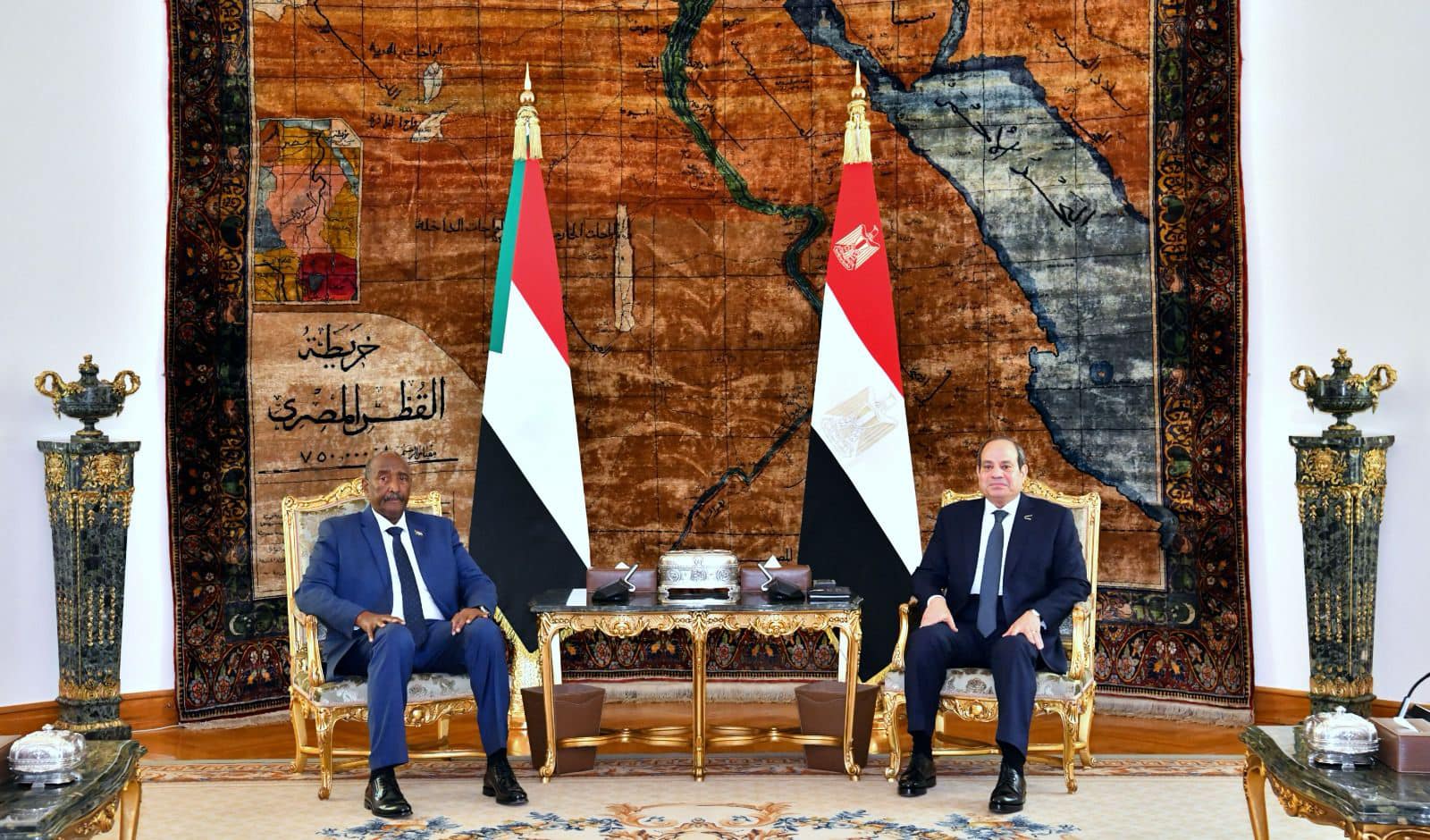 السيسي يستقبل رئيس مجلس السيادة الانتقالي السوداني