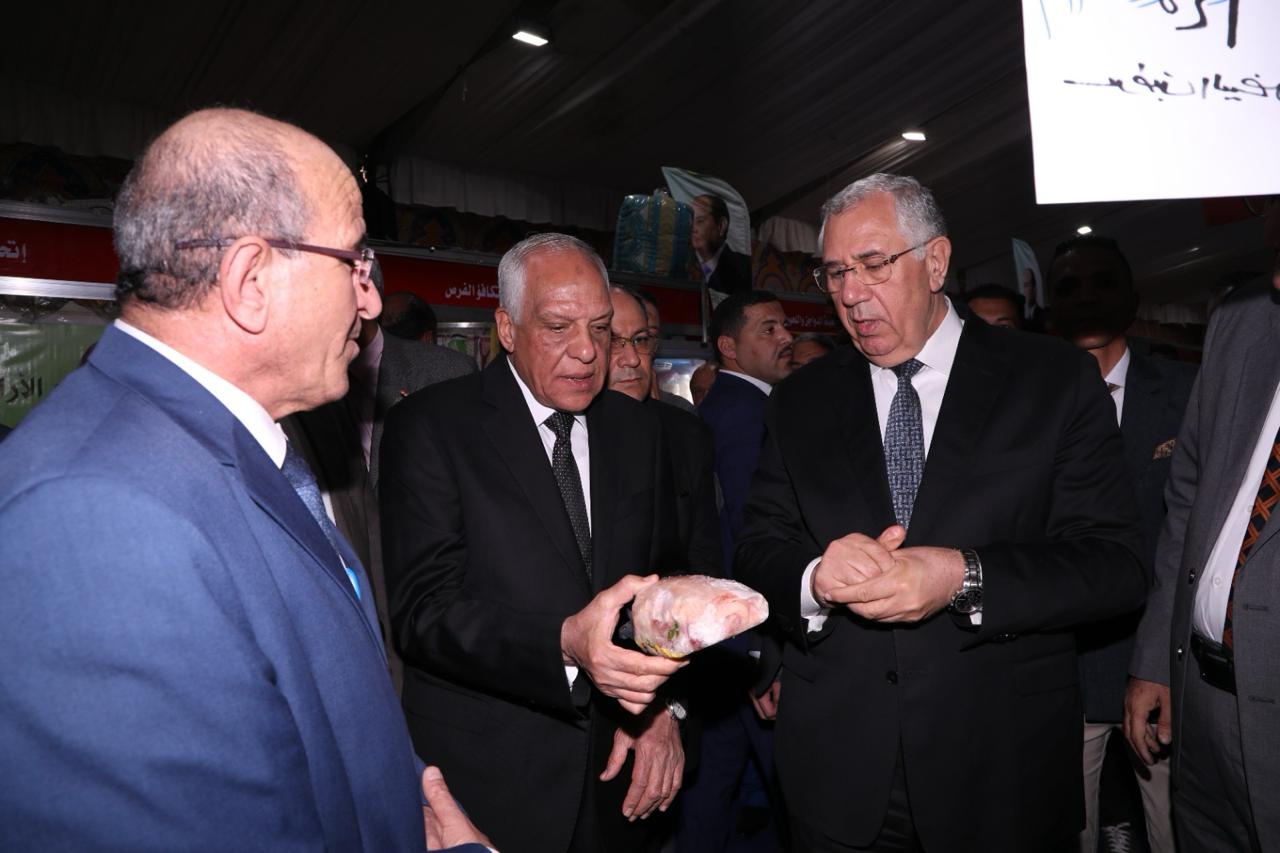 افتتاح معرض خير مزارعنا لاهالينا للسلع والمنتجات الغذائية