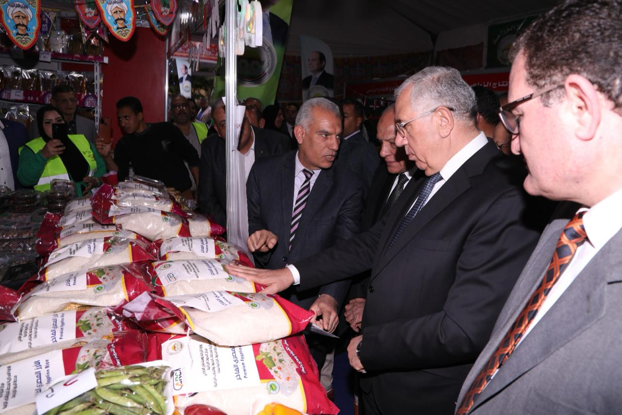 افتتاح معرض خير مزارعنا لاهالينا للسلع والمنتجات الغذائية