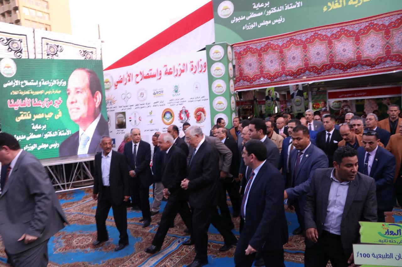 افتتاح معرض خير مزارعنا لاهالينا للسلع والمنتجات الغذائية