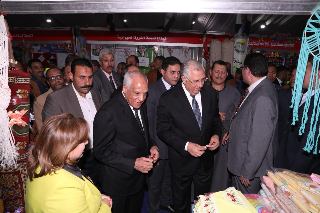 افتتاح معرض خير مزارعنا لاهالينا للسلع والمنتجات الغذائية