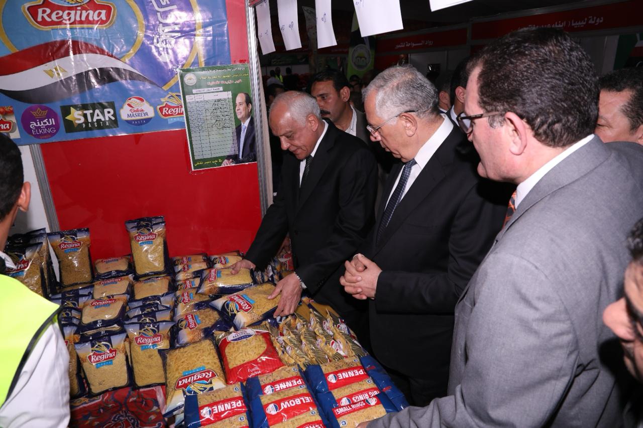 افتتاح معرض خير مزارعنا لاهالينا للسلع والمنتجات الغذائية
