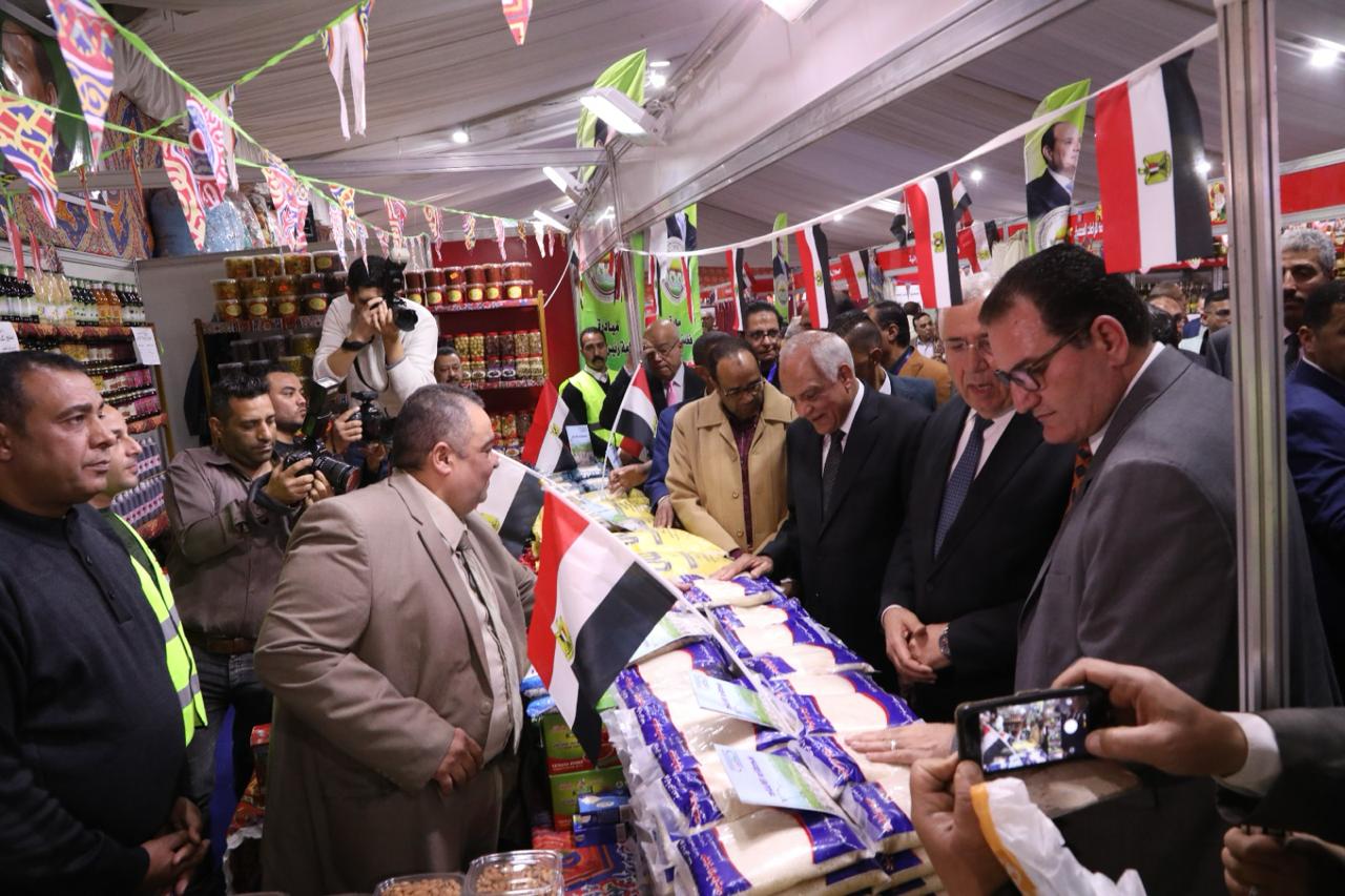 افتتاح معرض خير مزارعنا لاهالينا للسلع والمنتجات الغذائية