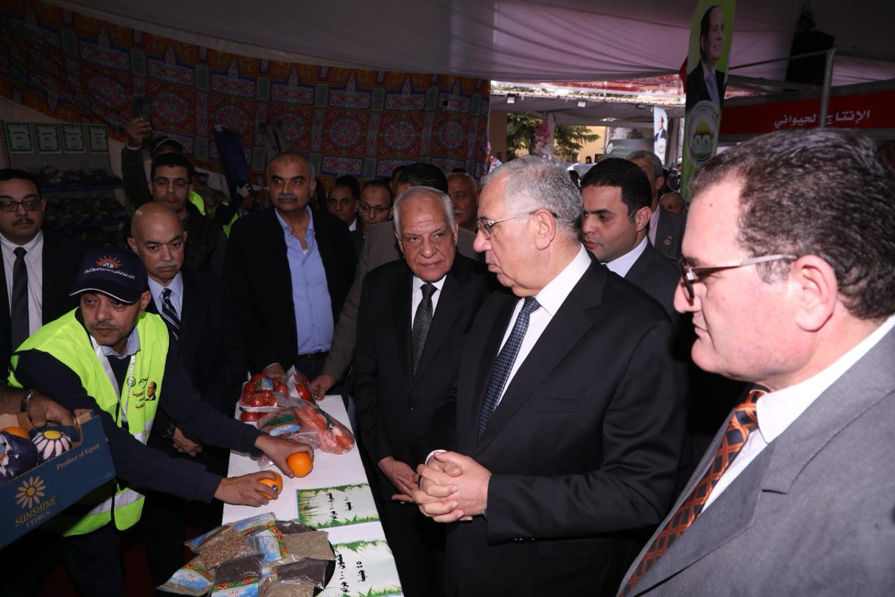 افتتاح معرض خير مزارعنا لاهالينا للسلع والمنتجات الغذائية