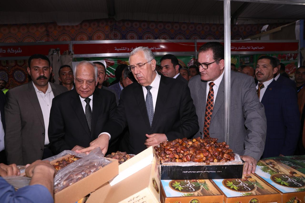 افتتاح معرض خير مزارعنا لاهالينا للسلع والمنتجات الغذائية
