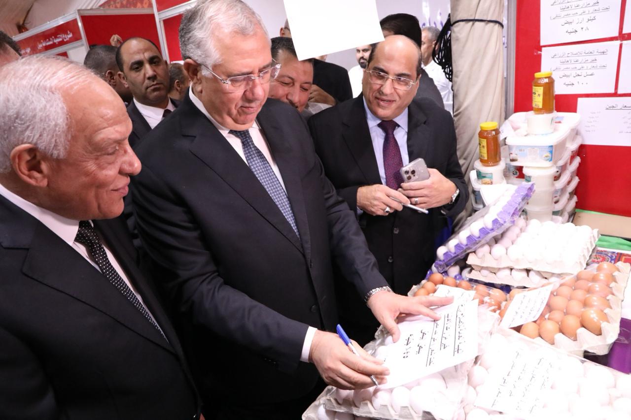 افتتاح معرض خير مزارعنا لاهالينا للسلع والمنتجات الغذائية