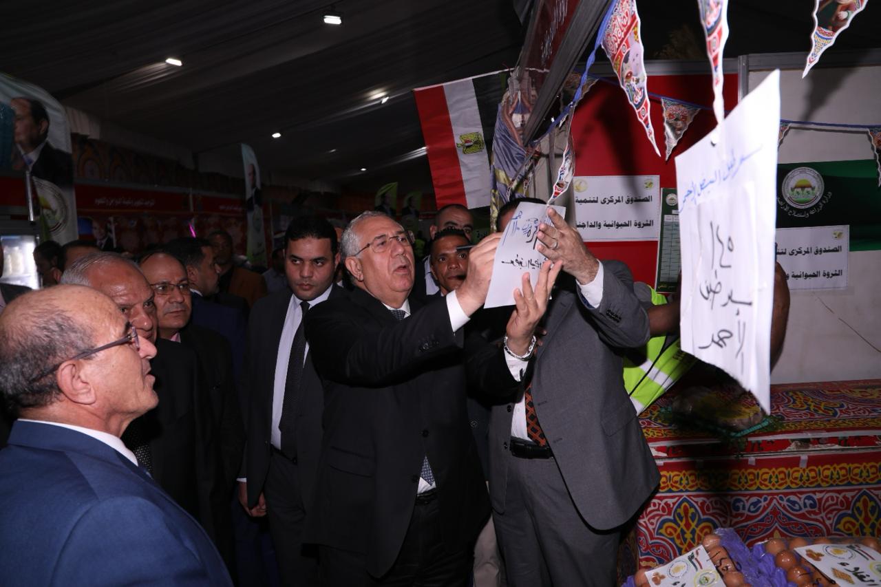 افتتاح معرض خير مزارعنا لاهالينا للسلع والمنتجات الغذائية