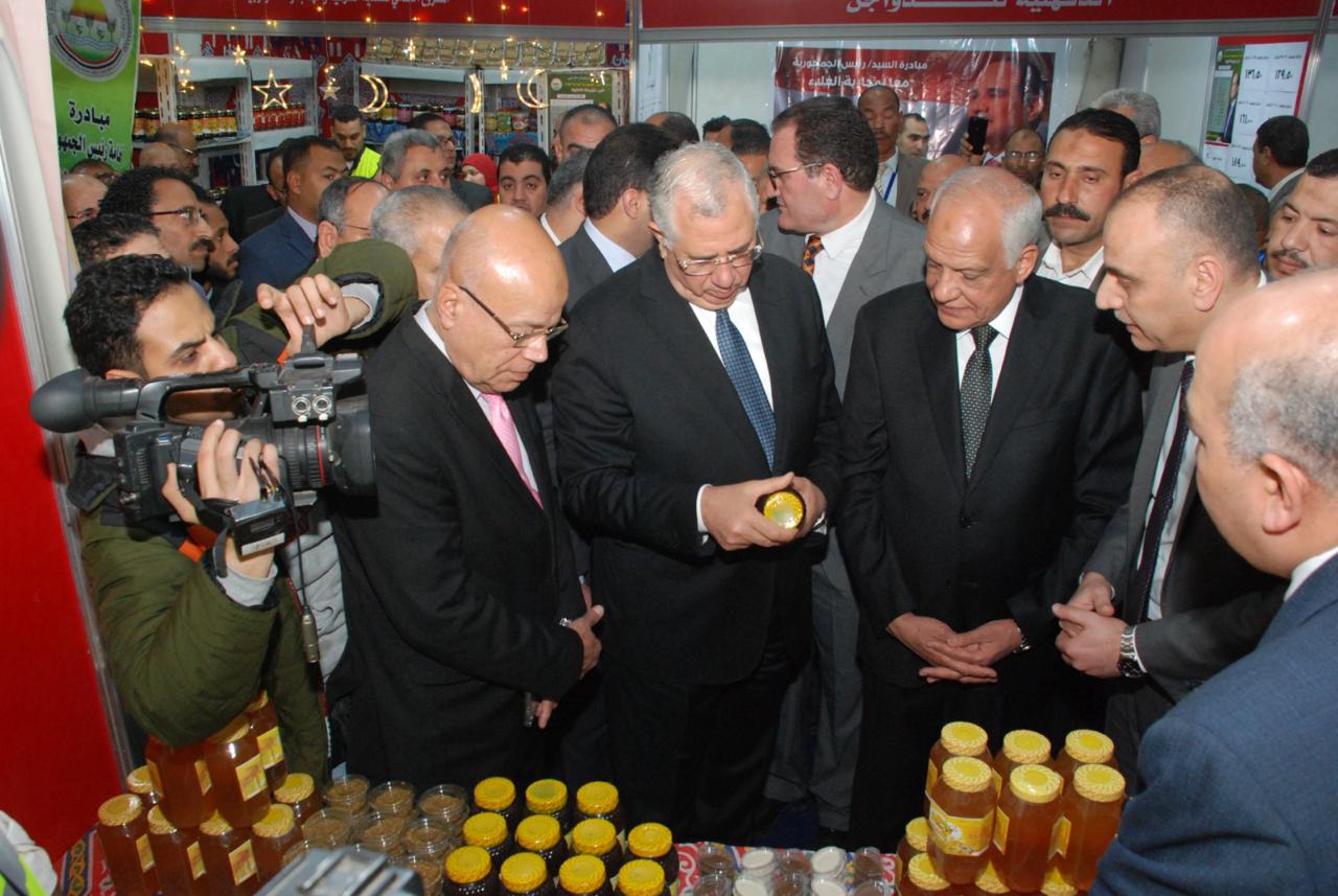 افتتاح معرض خير مزارعنا لاهالينا للسلع والمنتجات الغذائية