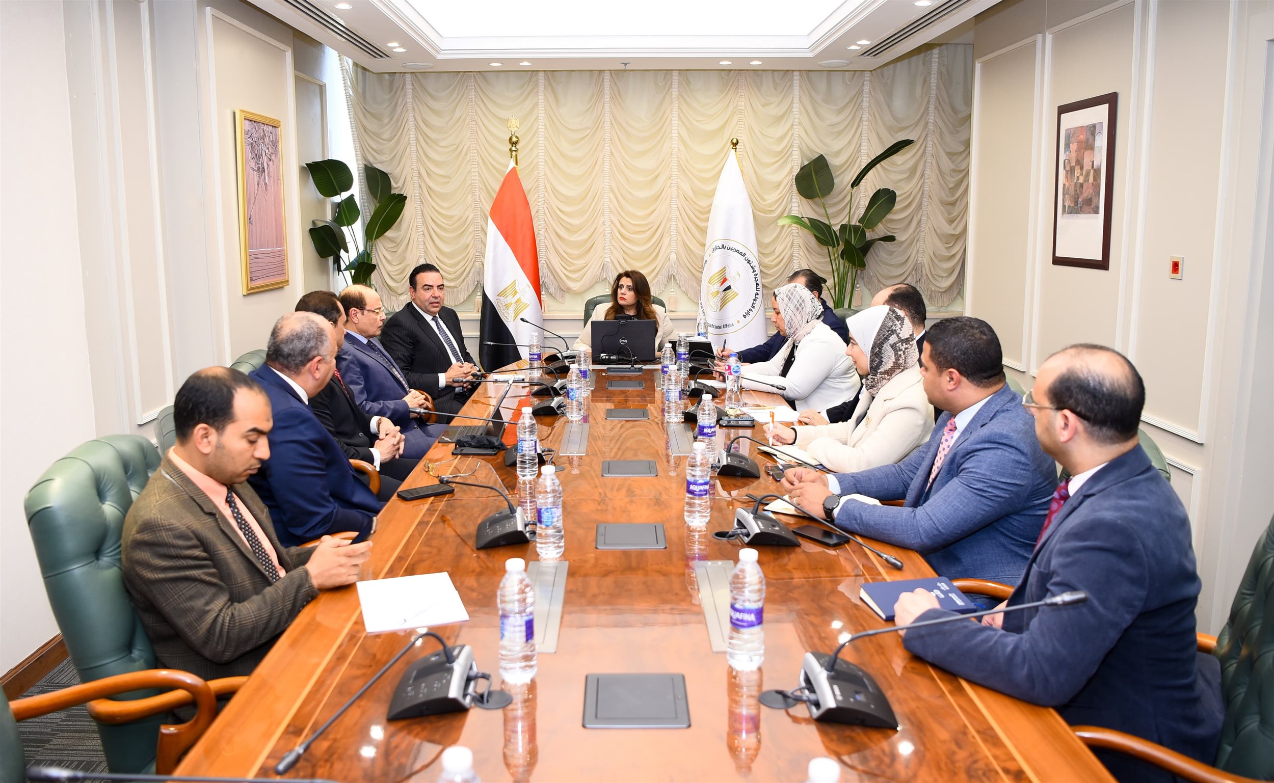 اجتماع وزيرة الهجرة مع المجموعة المؤسسة للشركة الاستثمارية للمصريين بالخارج