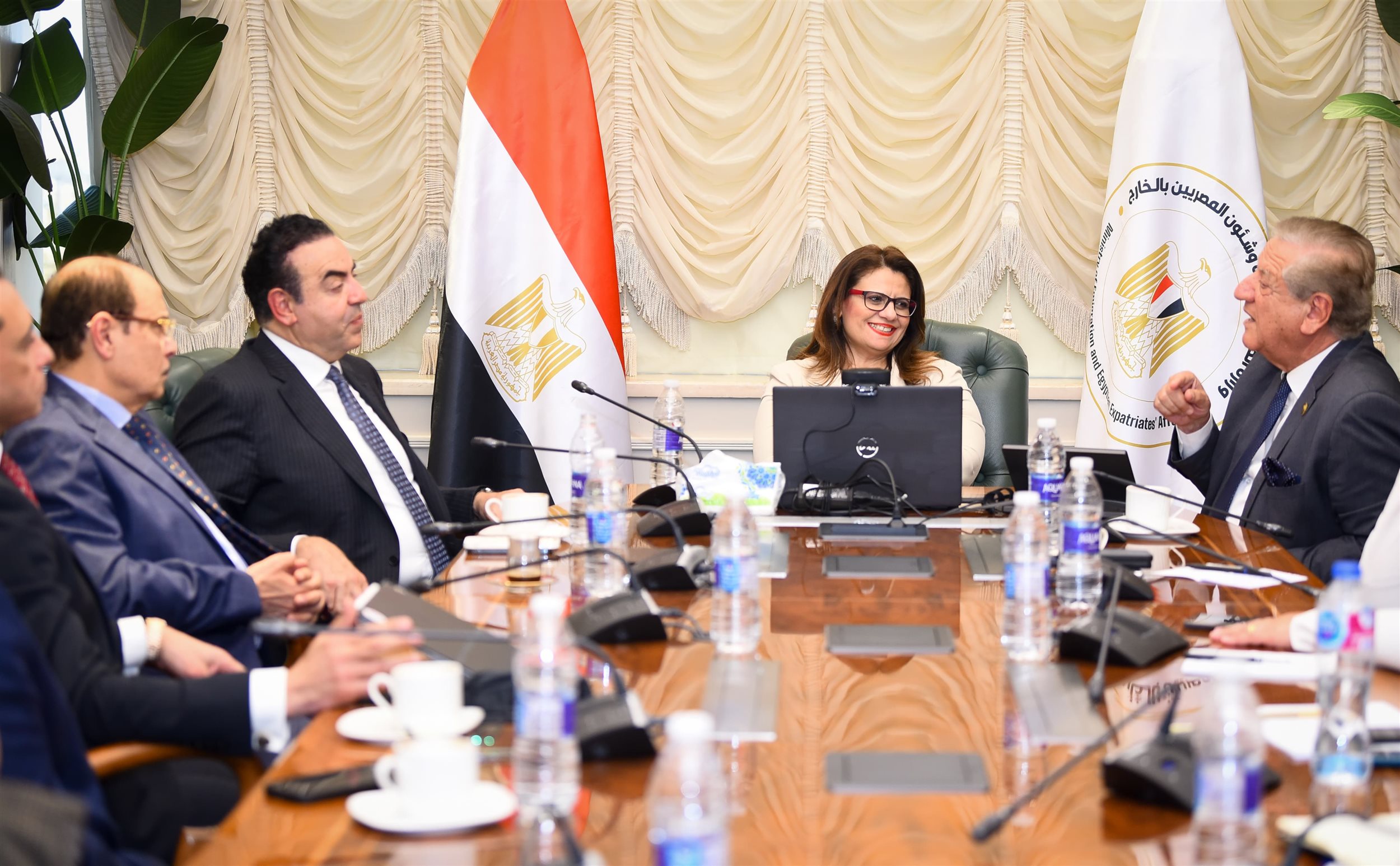 اجتماع وزيرة الهجرة مع المجموعة المؤسسة للشركة الاستثمارية للمصريين بالخارج