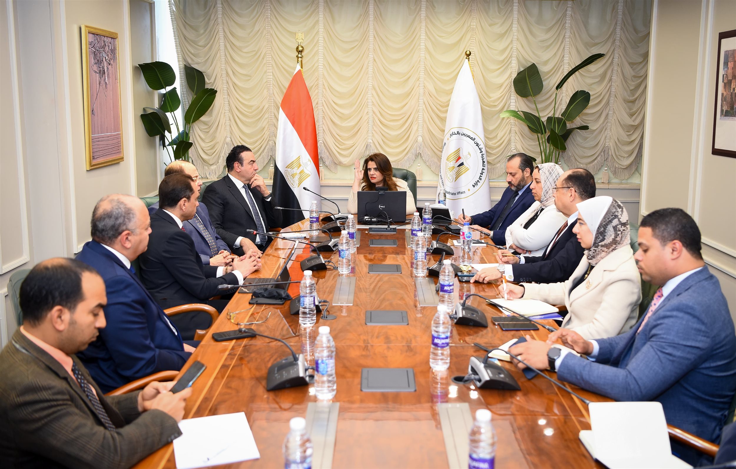 اجتماع وزيرة الهجرة مع المجموعة المؤسسة للشركة الاستثمارية للمصريين بالخارج