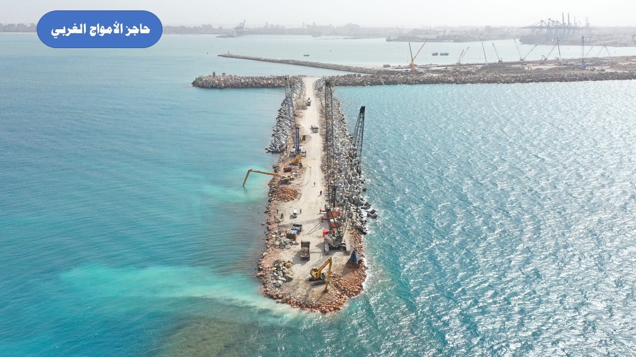 وزير النقل يتابع معدلات تنفيذ المشروعات بميناء الدخيلة