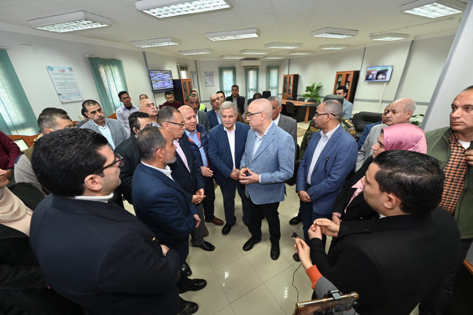 الإسكان ومحافظ الشرقية يتابعان موقف خدمات مياه الشرب بالمحافظة