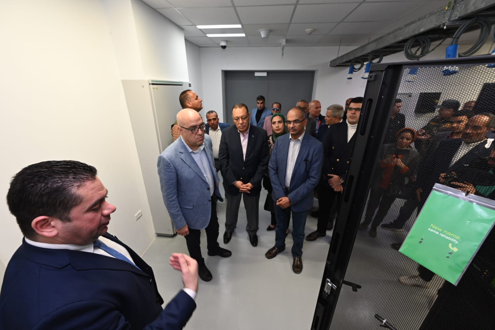 الإسكان ومحافظ الشرقية يتابعان موقف خدمات مياه الشرب بالمحافظة