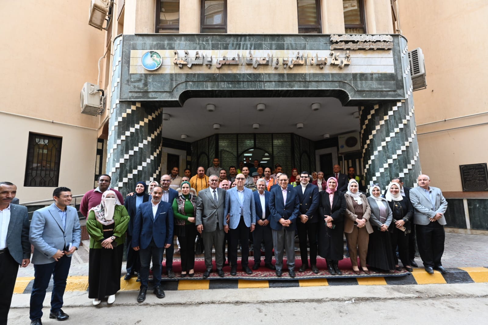 الإسكان ومحافظ الشرقية يتابعان موقف خدمات مياه الشرب بالمحافظة