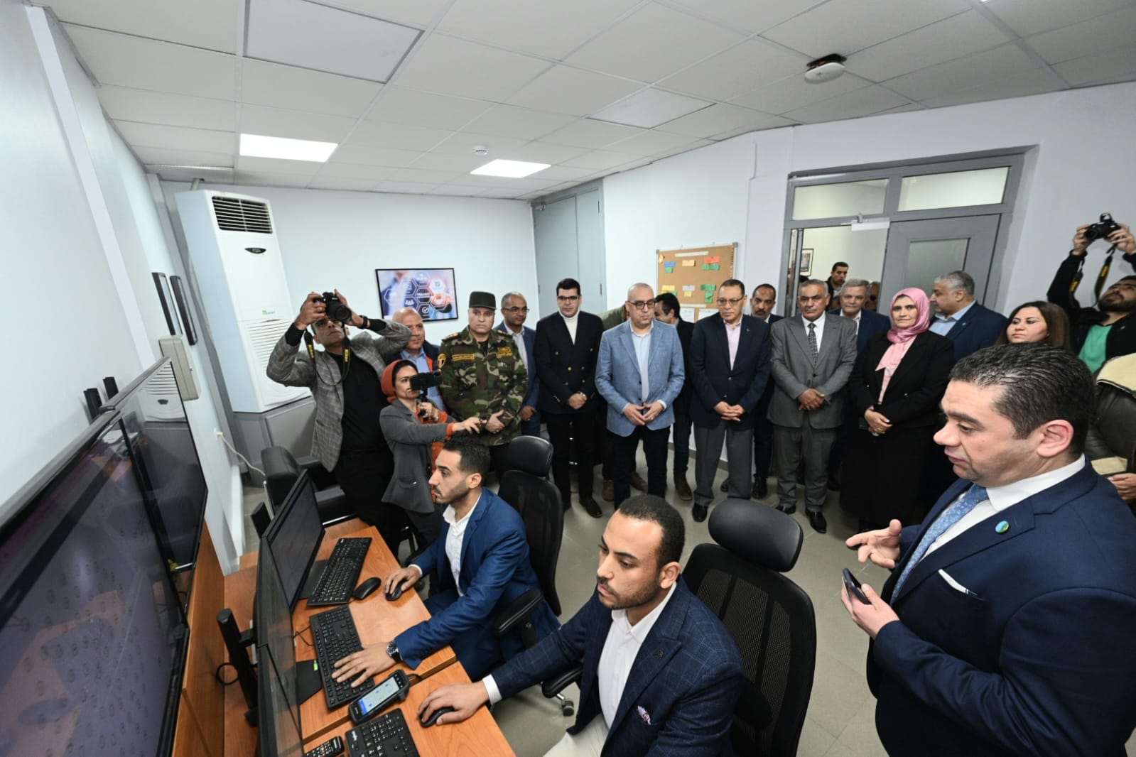 الإسكان ومحافظ الشرقية يتابعان موقف خدمات مياه الشرب بالمحافظة