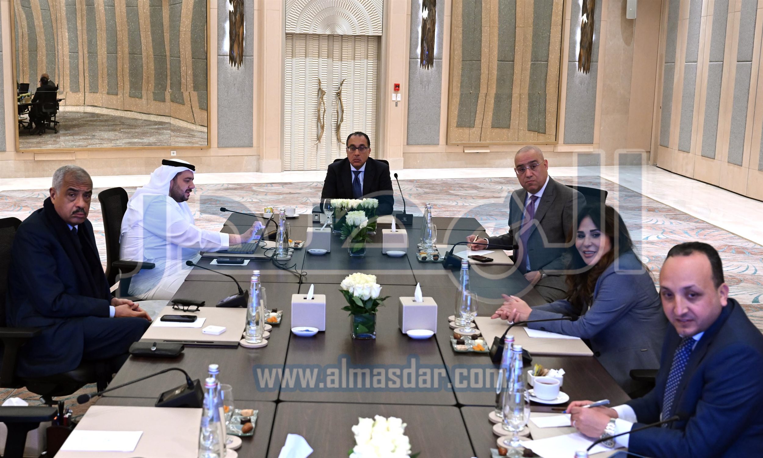 رئيس الوزراء مع وزير الاستثمار الإماراتى بشأن رأس الحكمة