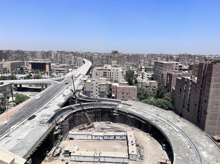 وزير الإسكان يتابع موقف تنفيذ مشروع محور