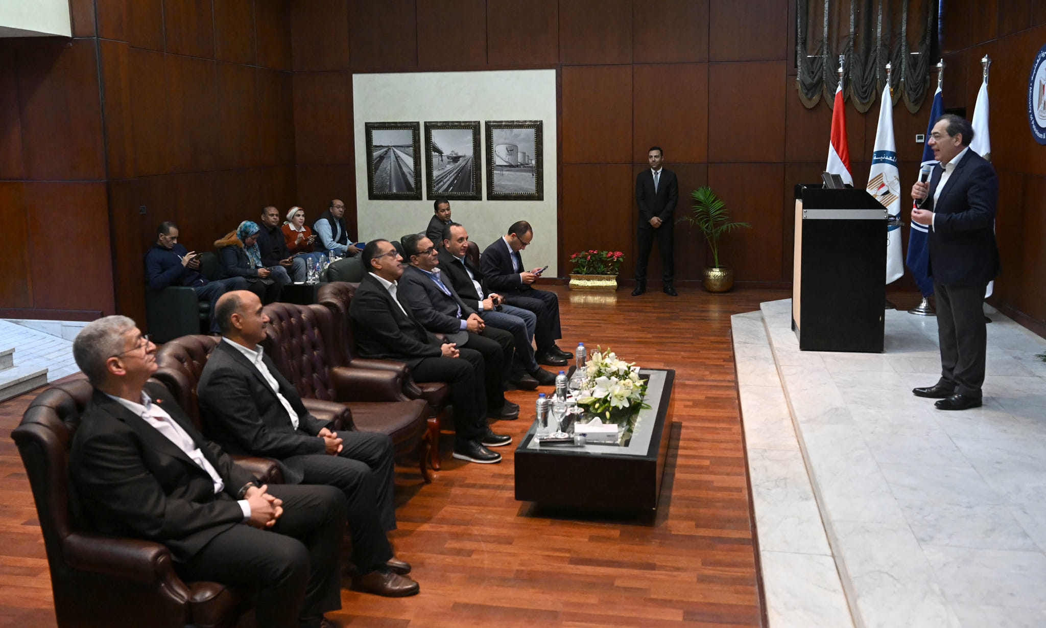 وزير البترول خلال تفقد مصفاة