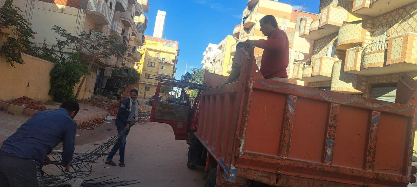 وزير الإسكان تنفيذ 28 قرار إزالة لمخالفات بناء بالساحل الشمالي