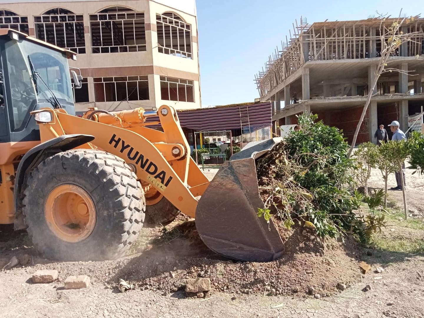 وزير الإسكان تنفيذ 28 قرار إزالة لمخالفات بناء بالساحل الشمالي