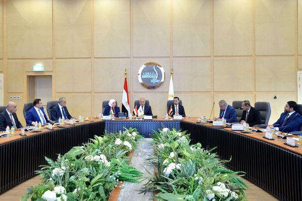 وزير النقل في اجتماع مع وزيرة النقل الاردنية