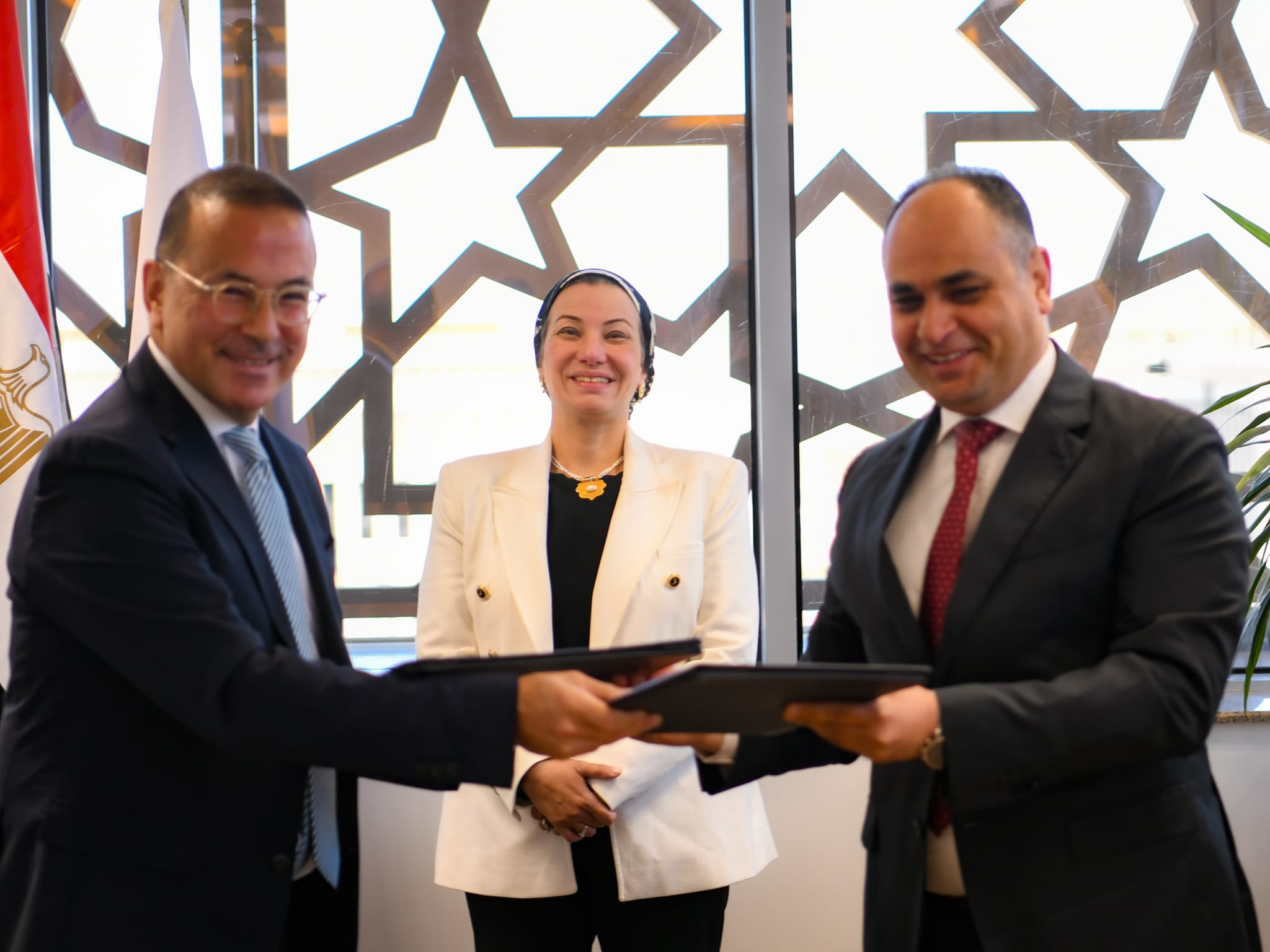 وزيرة البيئة تشهد توقيع اتفاقية مشروع الغردقة الخضراء