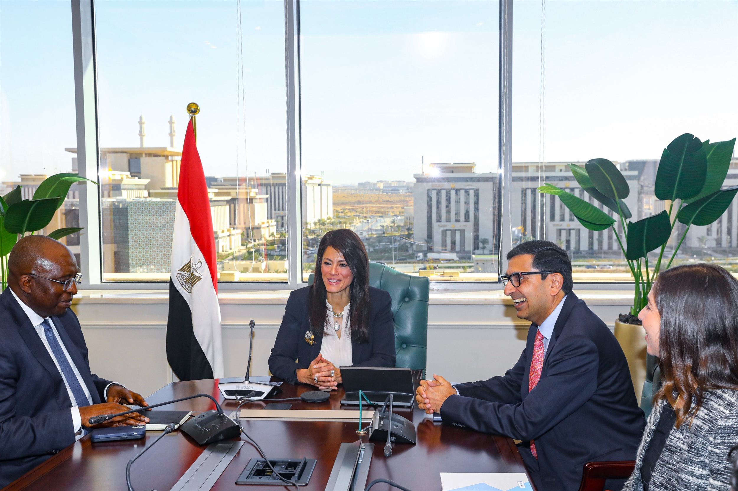 المشاط تلتقي المدير الإقليمي لمؤسسة التمويل الدولية