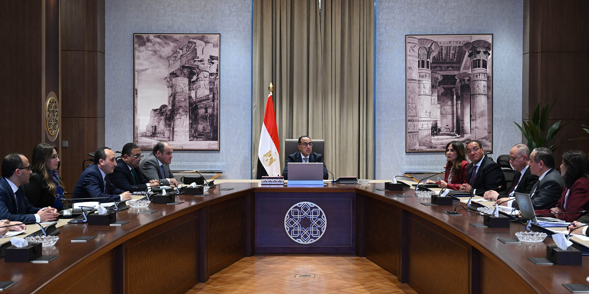 رئيس الوزراء يتابع موقف تطبيق منظومة الشحن المسبق