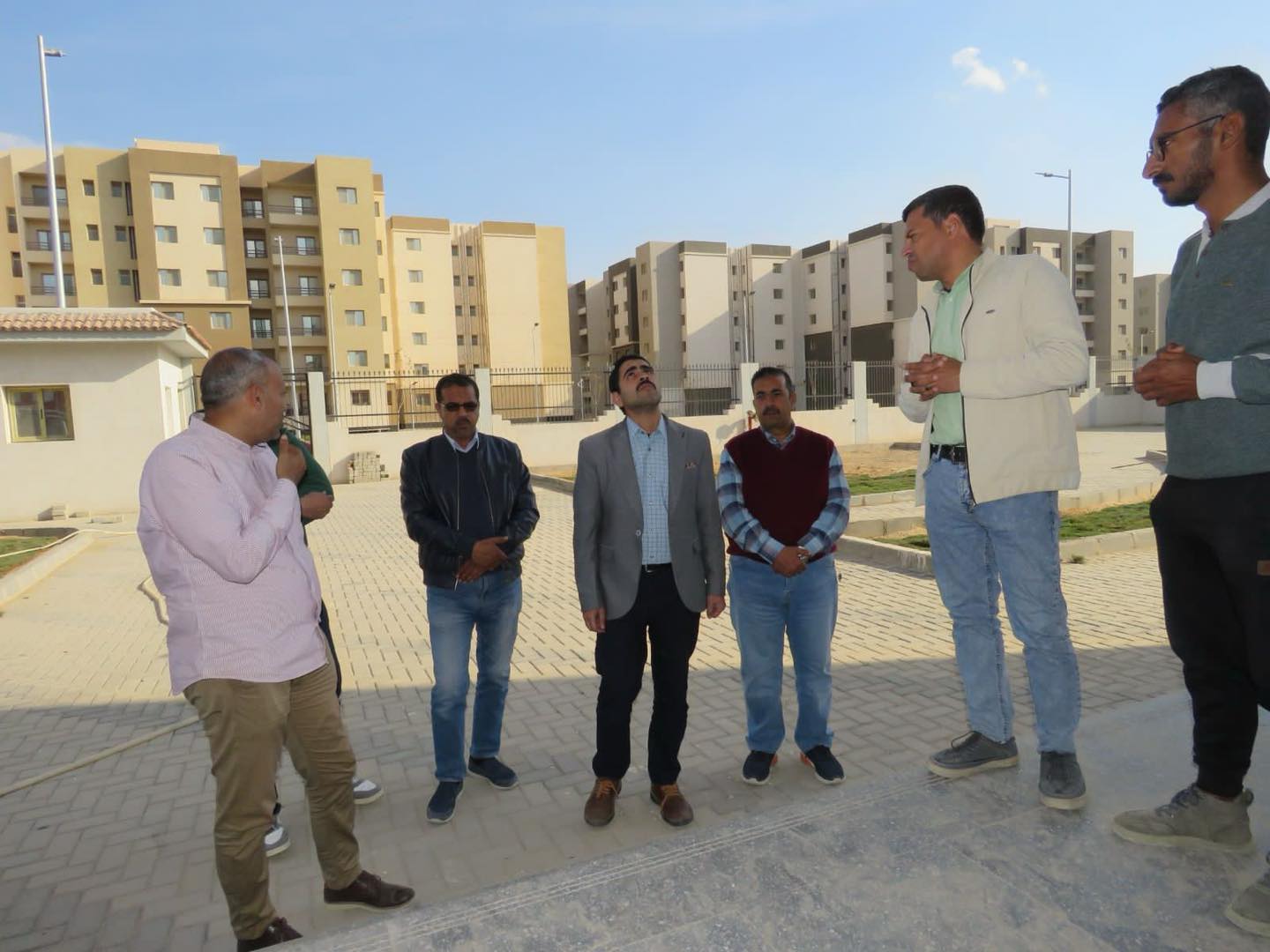 وزير الإسكان يتابع المشروعات السكنية بـ4 مدن