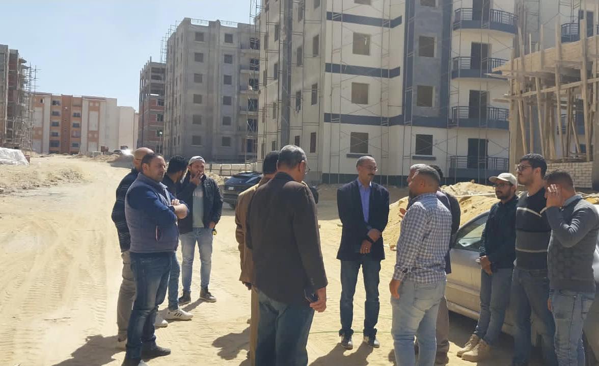 وزير الإسكان يتابع المشروعات السكنية بـ4 مدن